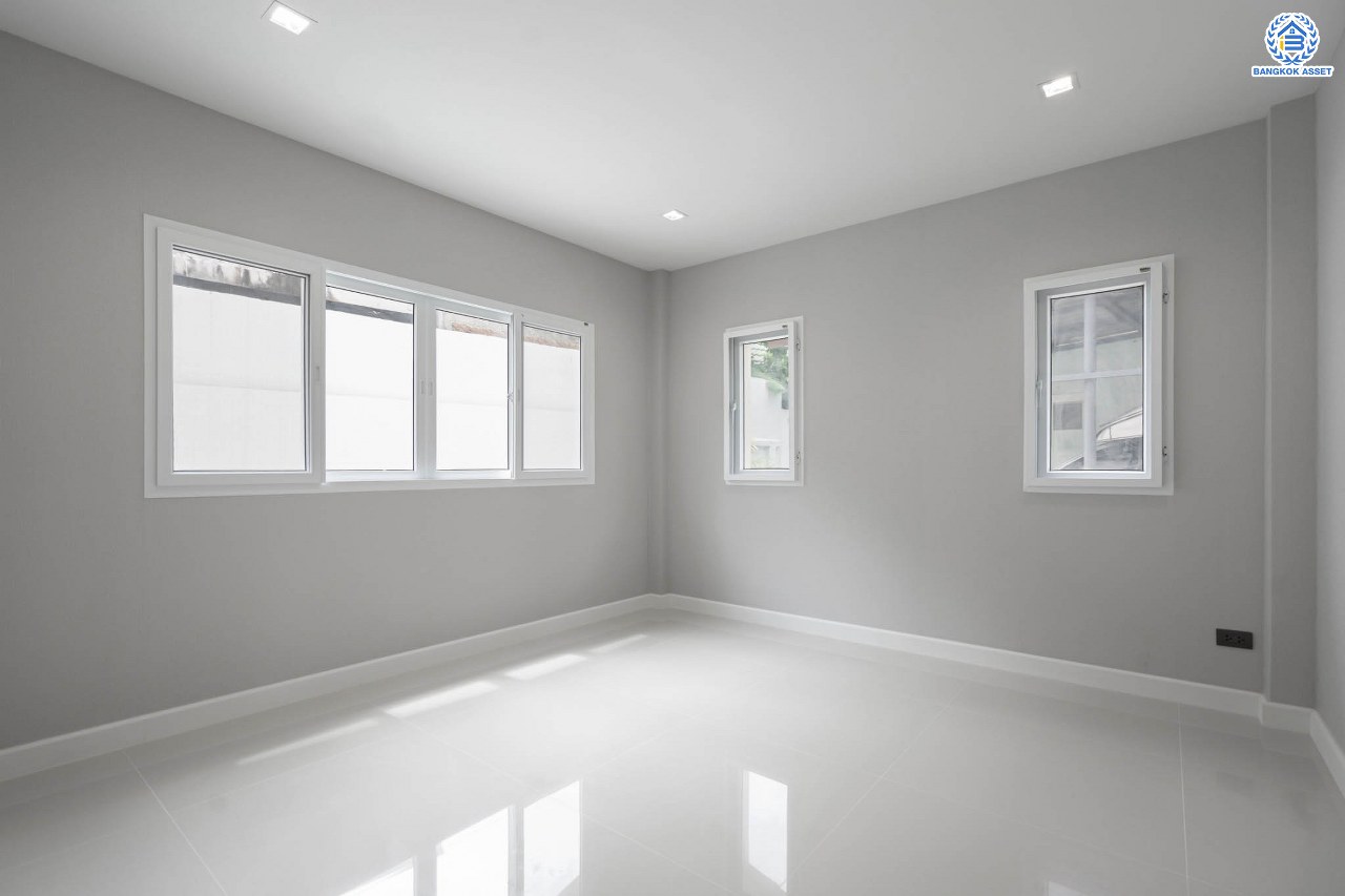 บ้านมือสองตกแต่งใหม่ ม.ศุภาลัย ออร์คิดปาร์ค1 บางแค ดีไซน์หรูหรา เนื้อที่ 117.7 ตร.ว. ฟังก์ชัน 4 ห้องนอน 4 ห้องน้ำ 1 ห้องแม่บ้าน จอดรถได้ 4 คัน บนทำเลเดินทางสะดวก เชื่อมต่อหลายเส้นทาง ใกล้เดอะมอลล์บางแค ทางด่วน "กาญจนาภิเษก" และรถไฟฟ้าสายสีน้ำเงิน "สถานีภาษีเจริญ"